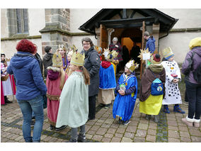 Aussendung der Sternsinger in Naumburg (Foto: Karl-Franz Thiede)